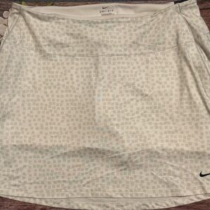 NWT Nike Dri-FIT White Golf Skort XXL